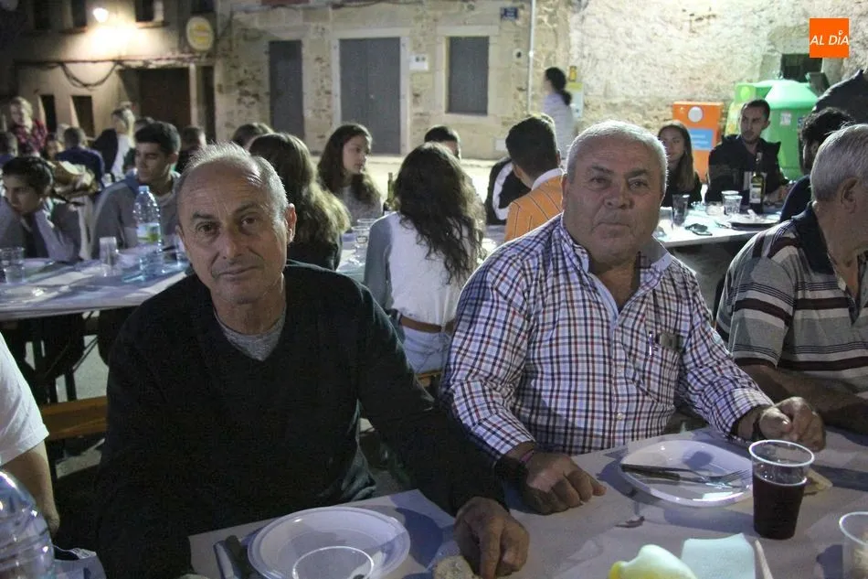 Foto 5 - San Felices de los Gallegos re&uacute;ne a sus vecinos en una cena popular  