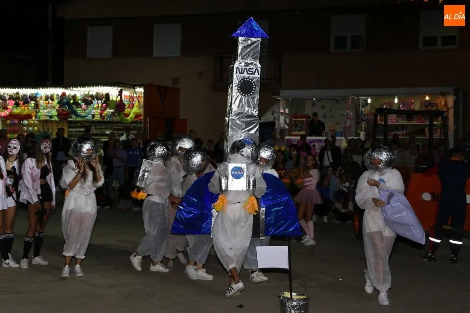 Los astronautas consiguieron el primer premio | Víctor Sánchez