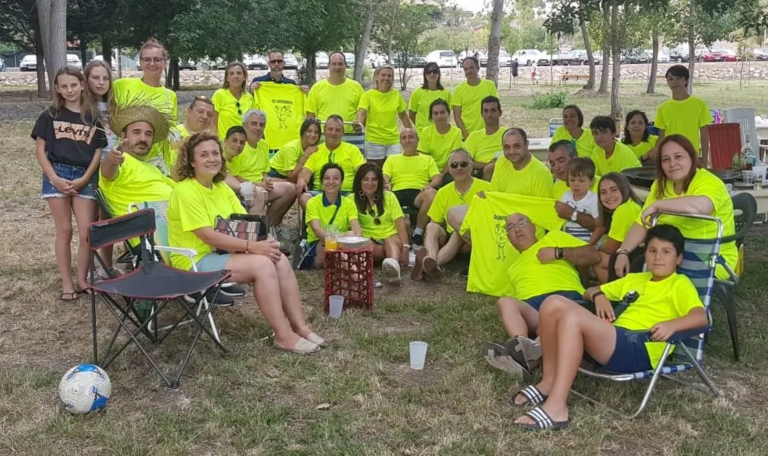 La Peña Os Empreñaos pasa un día de confraternización en la Alameda Vieja  