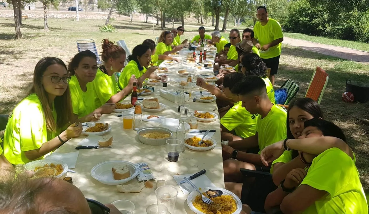 Foto 3 - La Pe&ntilde;a Os Empre&ntilde;aos pasa un d&iacute;a de confraternizaci&oacute;n en la Alameda Vieja  