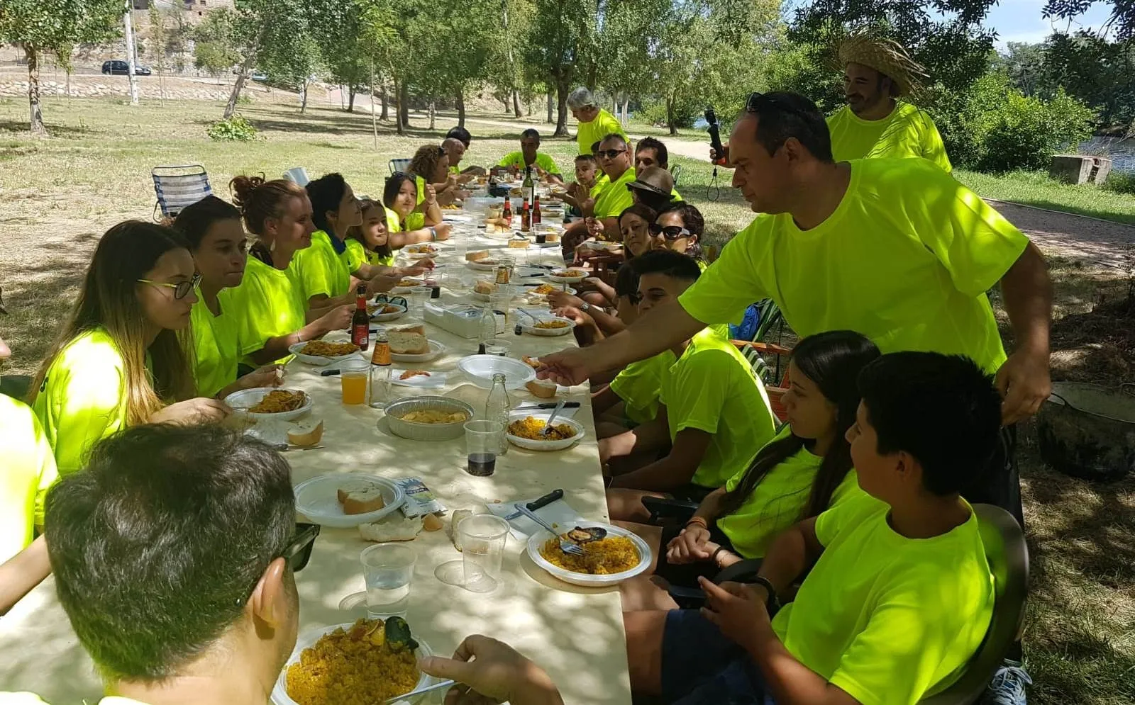 Foto 4 - La Pe&ntilde;a Os Empre&ntilde;aos pasa un d&iacute;a de confraternizaci&oacute;n en la Alameda Vieja  