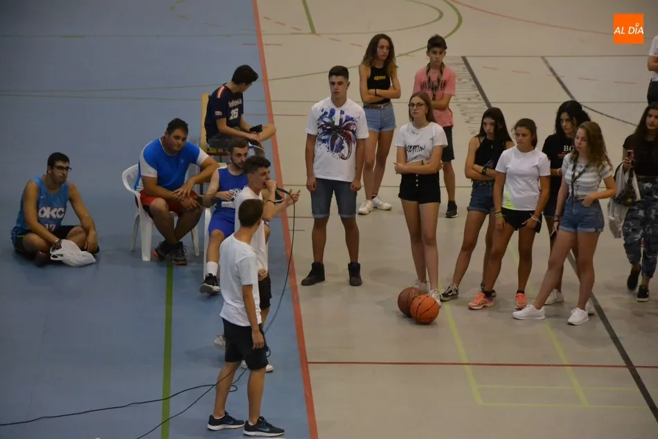 Foto 3 - Hijos del Verso animan con sus rimas la jornada de s&aacute;bado del Torneo 3x3 de Basket  