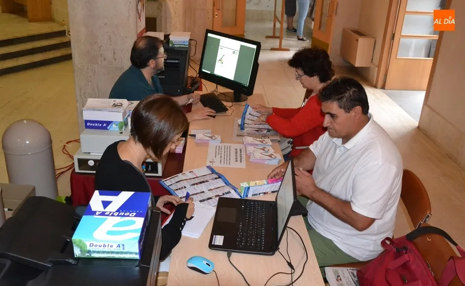 Foto 7 - La Feria vende el 52% de sus entradas en una ma&ntilde;ana que para algunos comenz&oacute; a las 05.30 horas  