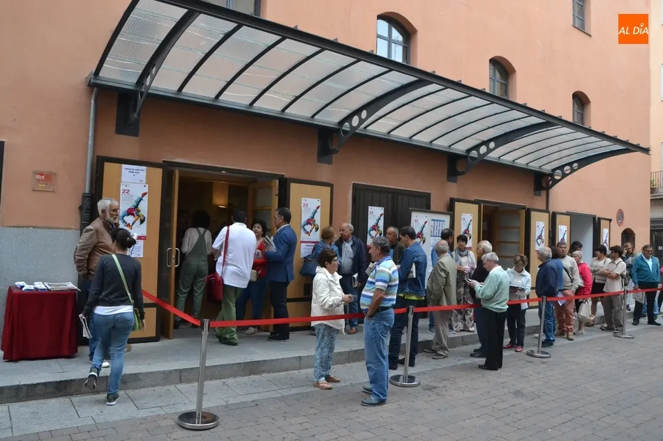 Foto 11 - La Feria vende el 52% de sus entradas en una ma&ntilde;ana que para algunos comenz&oacute; a las 05.30 horas  
