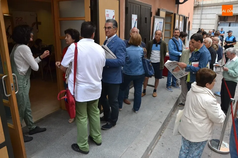 Foto 10 - La Feria vende el 52% de sus entradas en una ma&ntilde;ana que para algunos comenz&oacute; a las 05.30 horas  