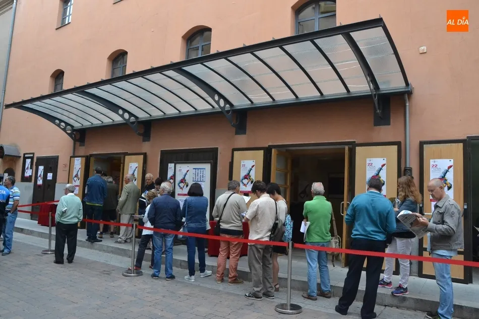 Foto 5 - La Feria vende el 52% de sus entradas en una ma&ntilde;ana que para algunos comenz&oacute; a las 05.30 horas  