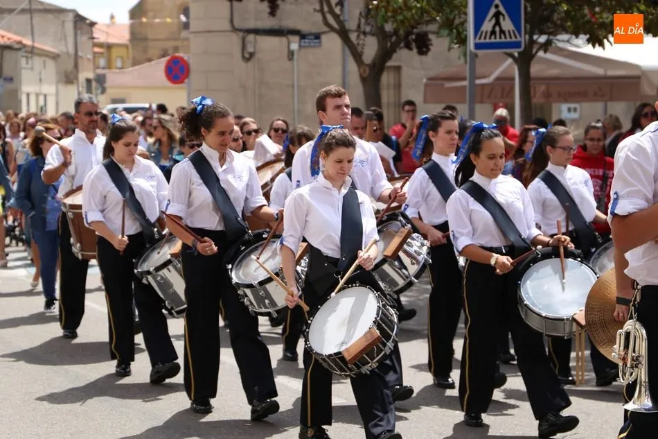 Foto 4 - Castellanos de Moriscos rinde homenaje al Cristo de las Batallas