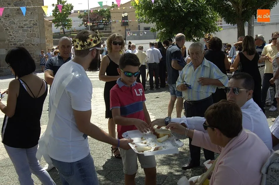Foto 6 - Saelices procesiona a San Benito por las calles del municipio  
