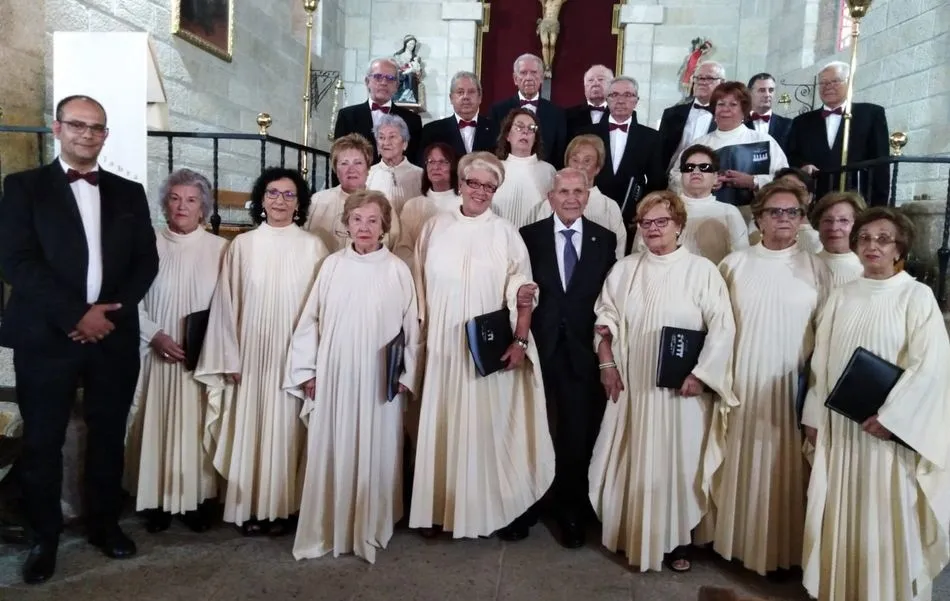 Emotivo homenaje en Mieza de la Coral Dámaso Ledesma de Ciudad Rodrigo a Arcadio Fernández  