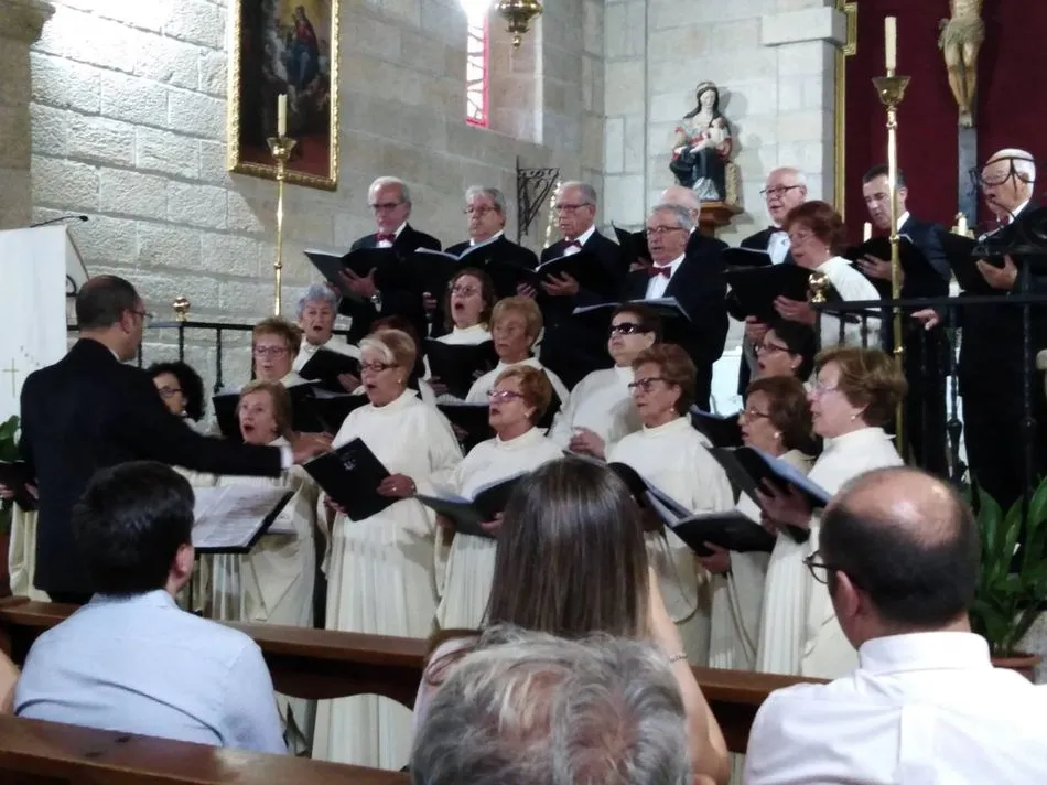 Foto 4 - Emotivo homenaje en Mieza de la Coral D&aacute;maso Ledesma de Ciudad Rodrigo a Arcadio Fern&aacute;ndez  
