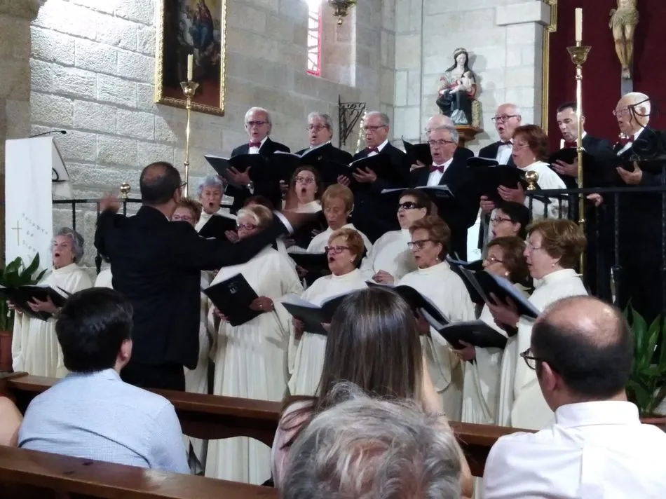 Foto 3 - Emotivo homenaje en Mieza de la Coral D&aacute;maso Ledesma de Ciudad Rodrigo a Arcadio Fern&aacute;ndez  