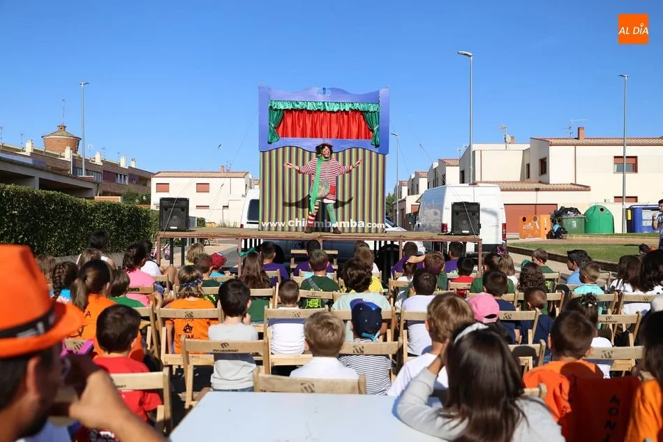 Foto 5 - Chirimbamba y una batucada despiden los festejos en Do&ntilde;inos
