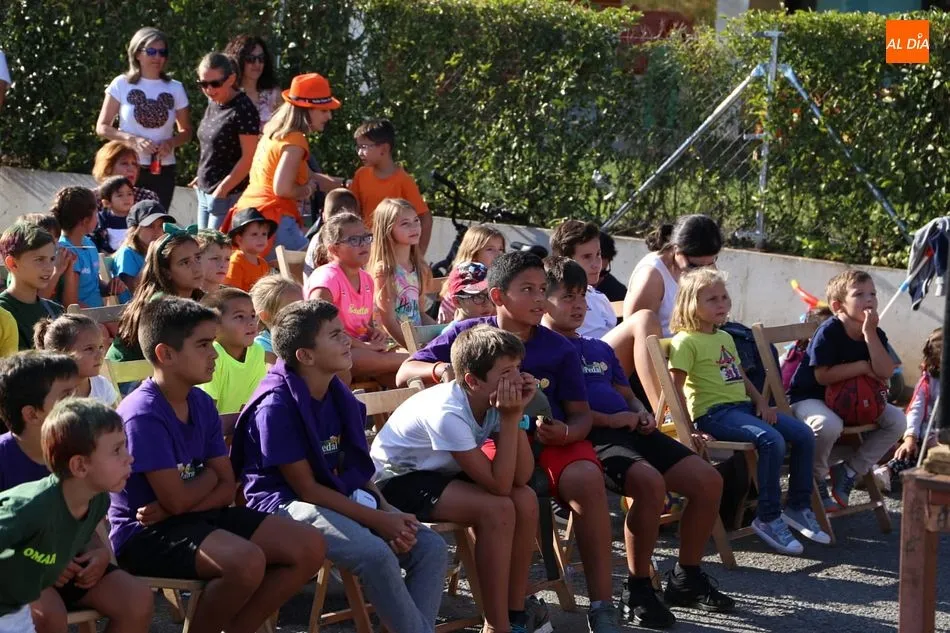 Foto 2 - Chirimbamba y una batucada despiden los festejos en Do&ntilde;inos