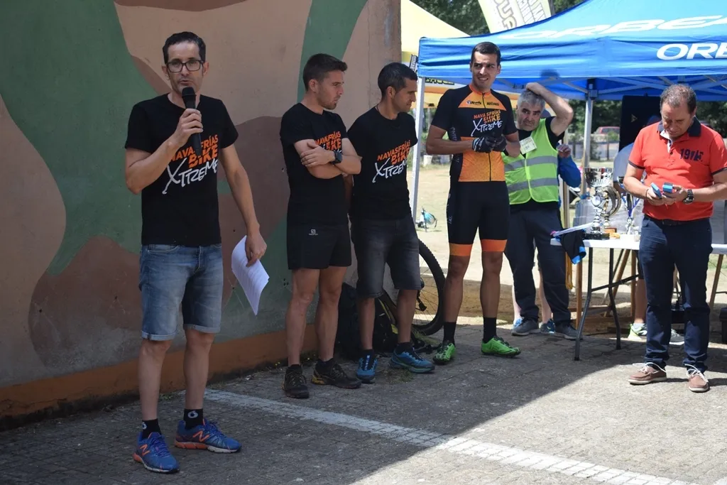 Foto 6 - M&aacute;s de 125 ciclistas participan en el estreno de la Navasfr&iacute;as Bike Extreme  