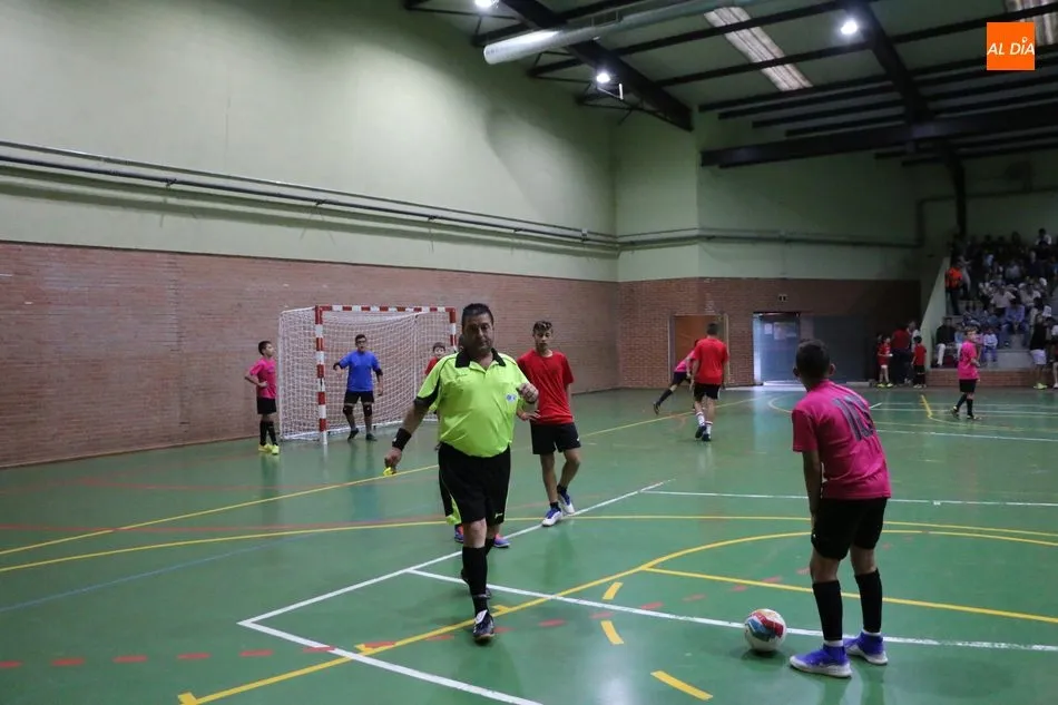 Foto 6 - Bar El Retiro y Aldead&aacute;vila juegan la final absoluta del torneo de f&uacute;tbol sala de Viigudino  
