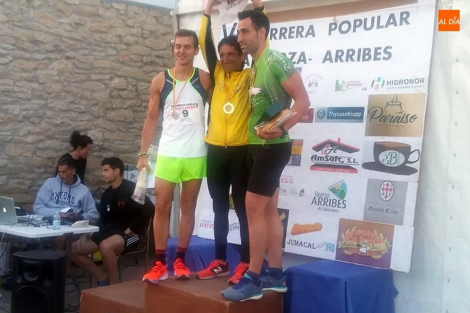 Foto 3 - Ricardo Andrados y Pilar Alvez Moro se imponen en la VIII Carrera Popular Vicente Mart&iacute;n La...
