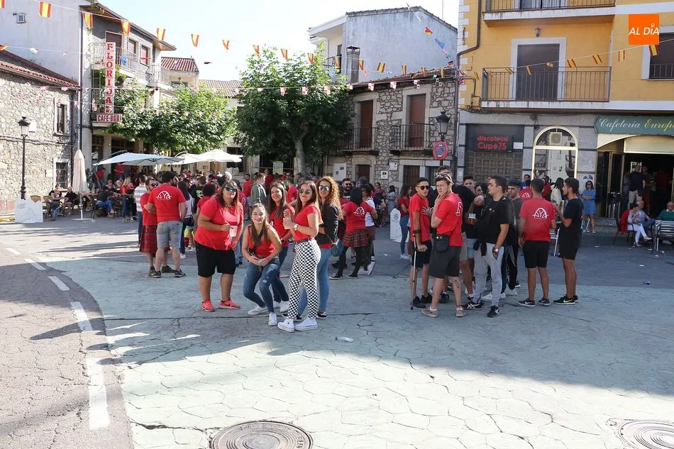 Foto 4 - Las pe&ntilde;as dan el primer paso de los festejos de Linares de Riofr&iacute;o