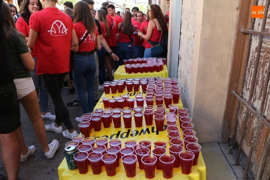 Las peñas dan el primer paso de los festejos de Linares de Riofrío