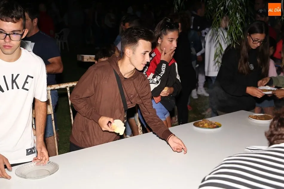 Foto 7 - La carne con patatas pone el broche a las fiestas de Encinas de Abajo
