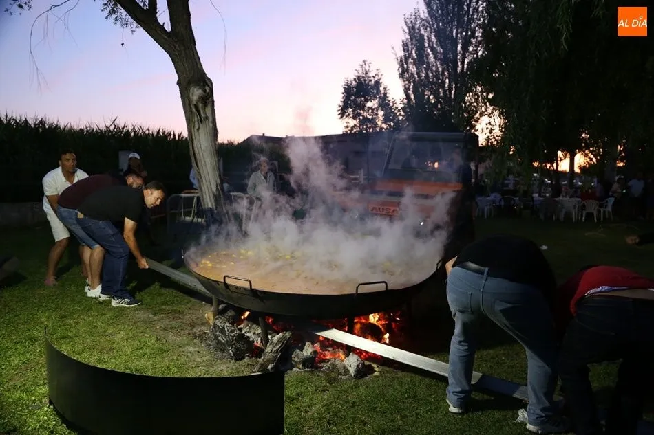 Foto 2 - La carne con patatas pone el broche a las fiestas de Encinas de Abajo