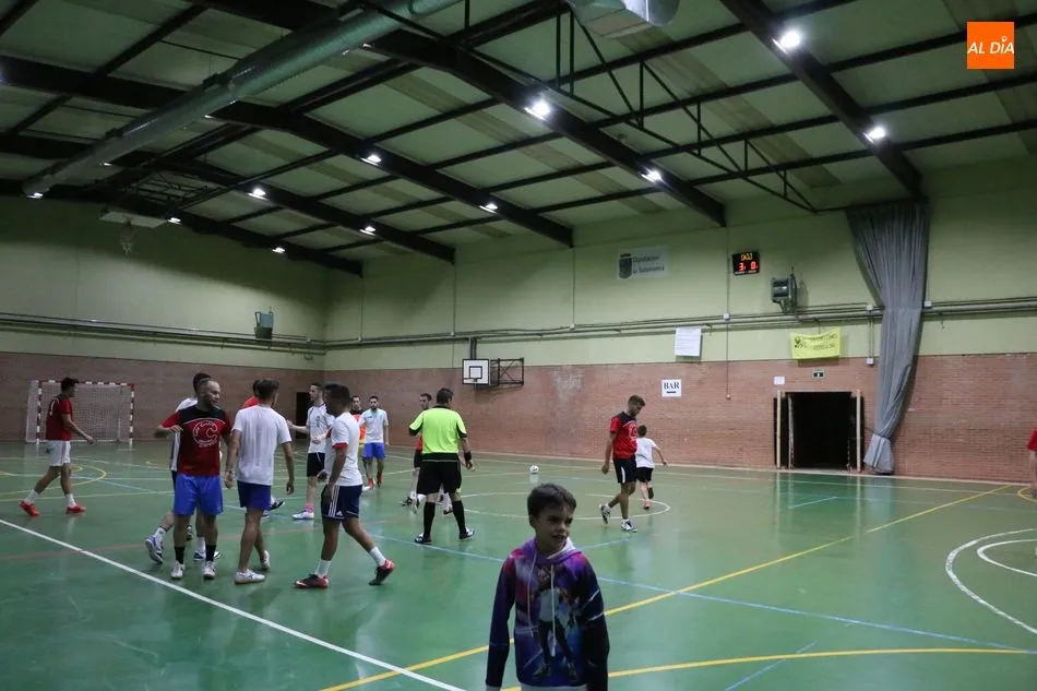Foto 9 - El Retiro levanta por tercer a&ntilde;o consecutivo la copa de campe&oacute;n de &lsquo;futbito&rsquo; de Vitigudino  