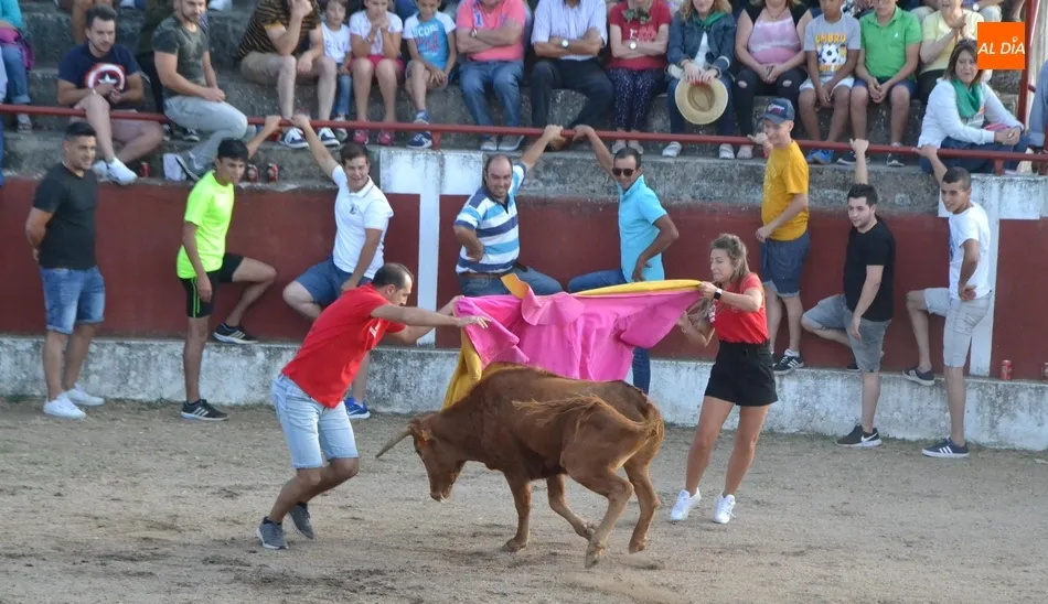 Foto 9 - Entretenida tarde taurina en Saelices con alg&uacute;n que otro peque&ntilde;o susto  