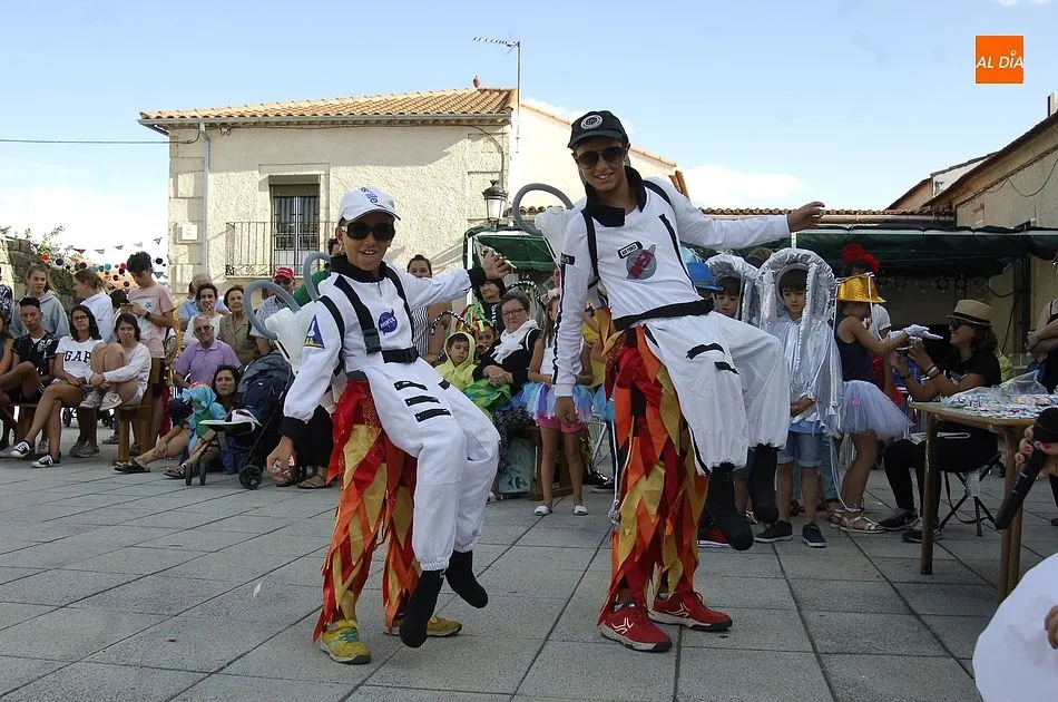 Varios de los jóvenes participantes en el desfile | Fotos Adrián M.Pastor