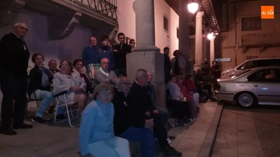 Foto 3 - Los vecinos de Sobradillo disfrutan de la m&uacute;sica de Baleo  