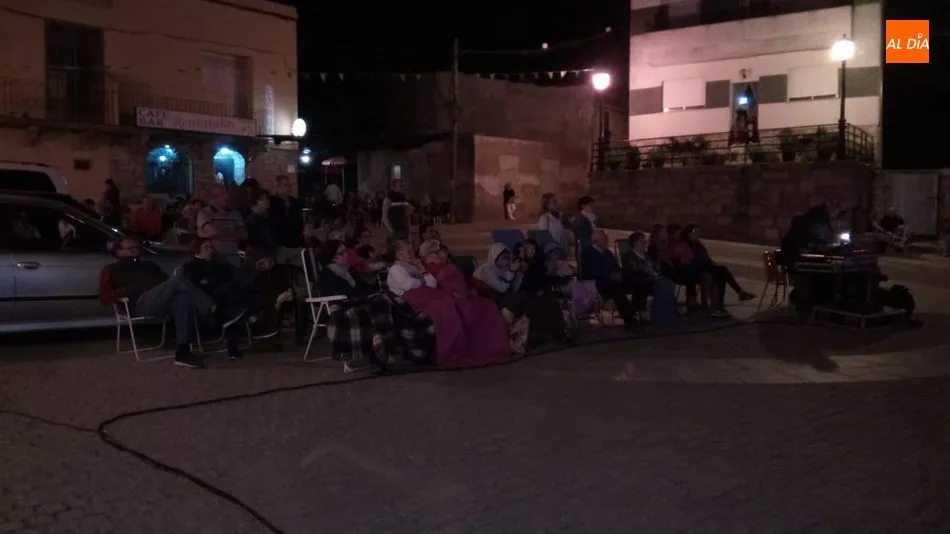 Los vecinos de Sobradillo disfrutan de la música de Baleo  