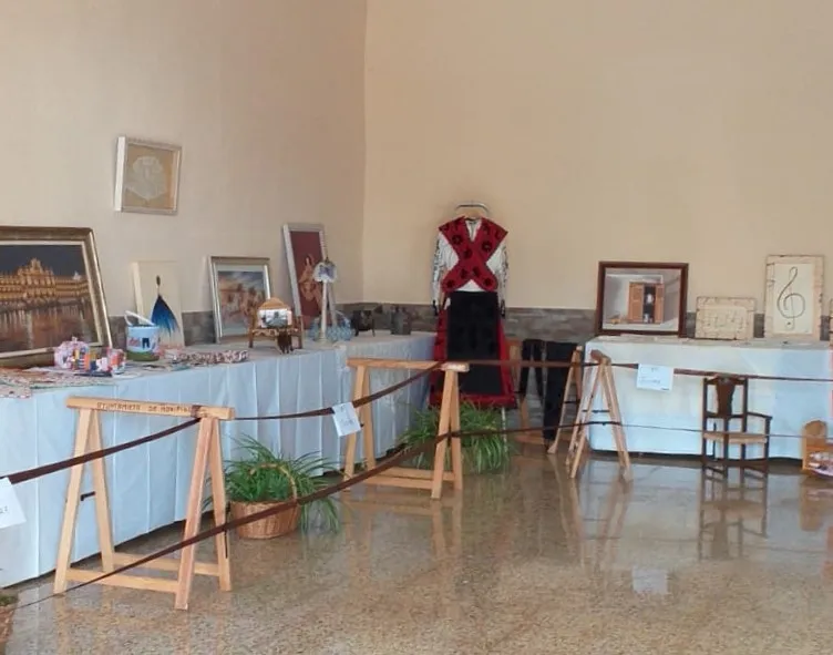 Algunas de las manualidades expuestas