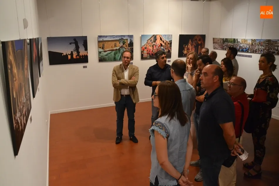 Foto 5 - La Feria se suma al 75 Aniversario repasando su &lsquo;invasi&oacute;n esc&eacute;nica&rsquo; de los monumentos de la...