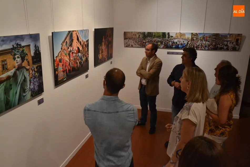 Foto 3 - La Feria se suma al 75 Aniversario repasando su &lsquo;invasi&oacute;n esc&eacute;nica&rsquo; de los monumentos de la...