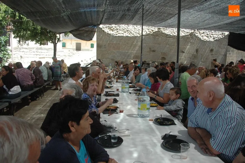 Foto 11 - Las fiestas de Monleras comienzan a coger sabor con una paella para 700 personas  
