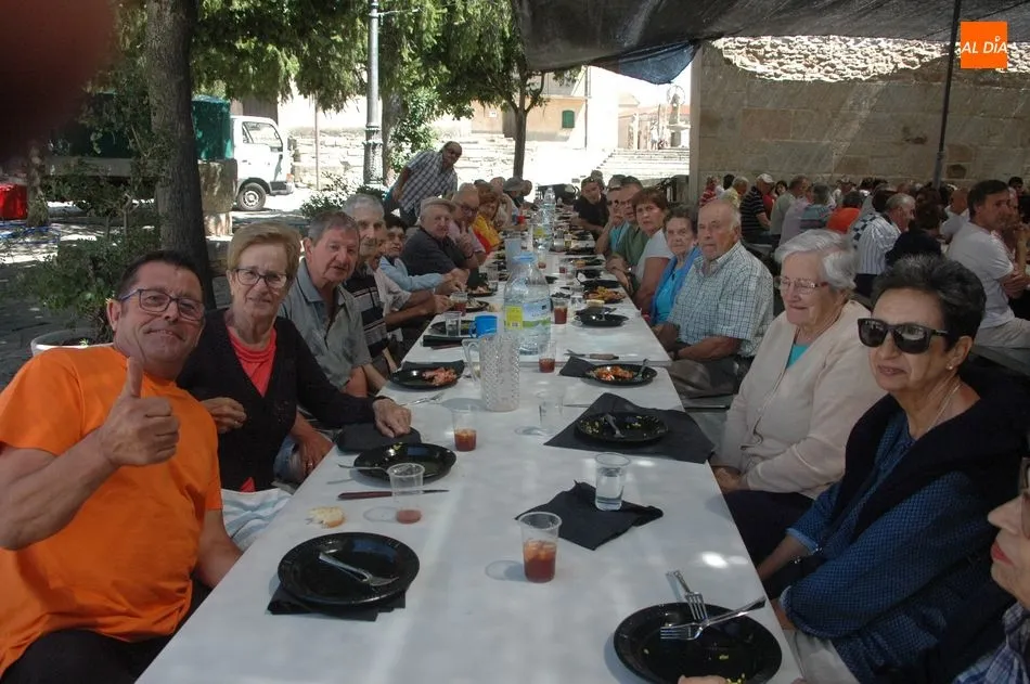Foto 9 - Las fiestas de Monleras comienzan a coger sabor con una paella para 700 personas  