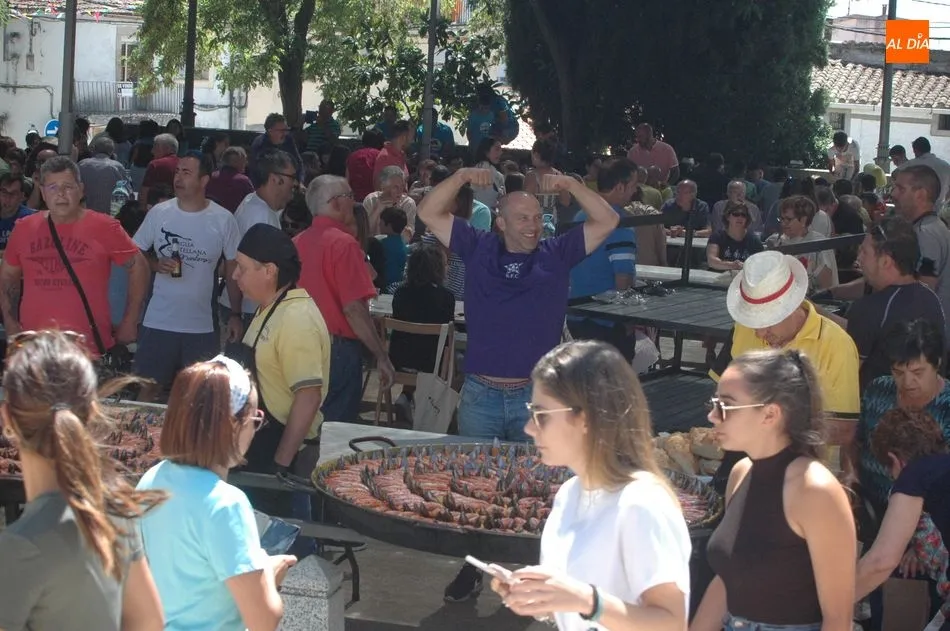 Foto 8 - Las fiestas de Monleras comienzan a coger sabor con una paella para 700 personas  