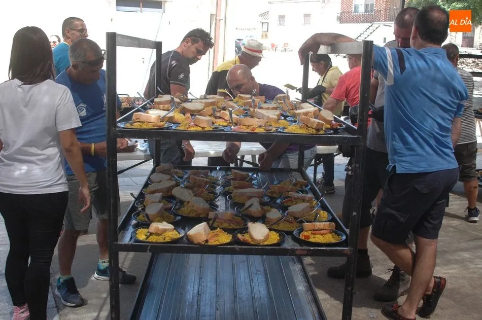 Foto 5 - Las fiestas de Monleras comienzan a coger sabor con una paella para 700 personas  