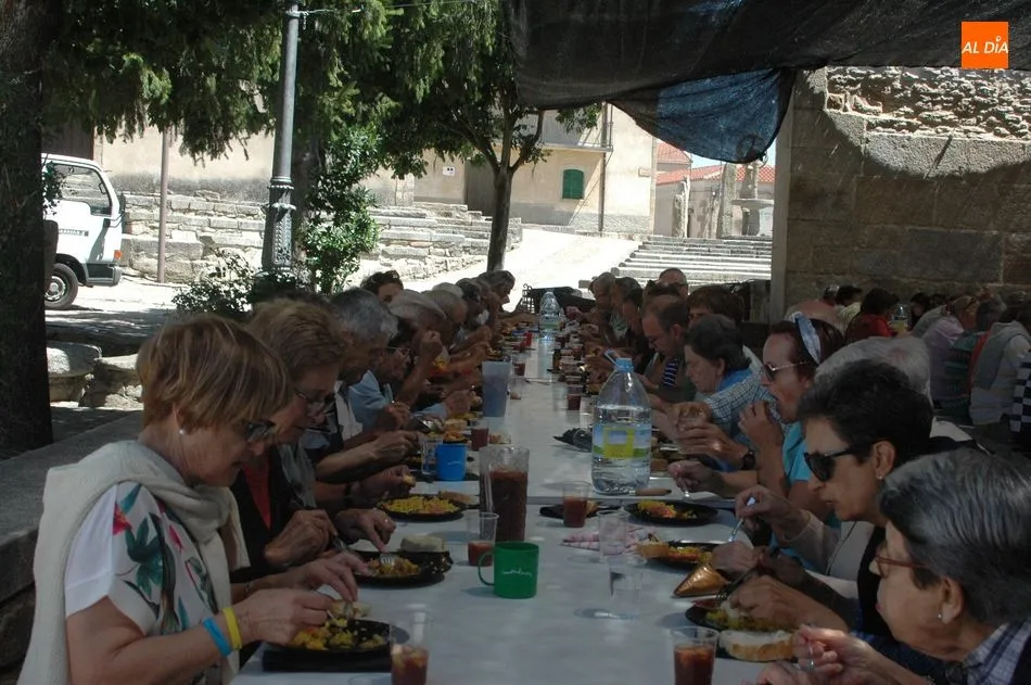 Foto 4 - Las fiestas de Monleras comienzan a coger sabor con una paella para 700 personas  