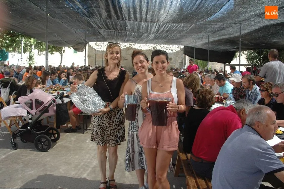 Foto 3 - Las fiestas de Monleras comienzan a coger sabor con una paella para 700 personas  