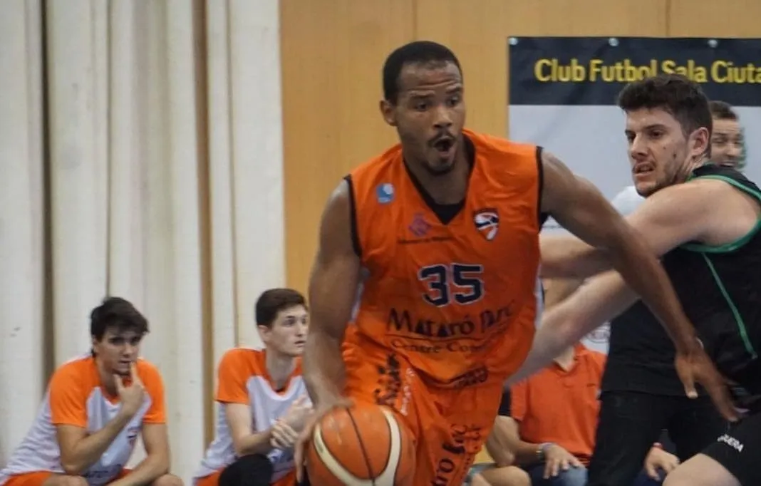 Nick Moore durante un encuentro