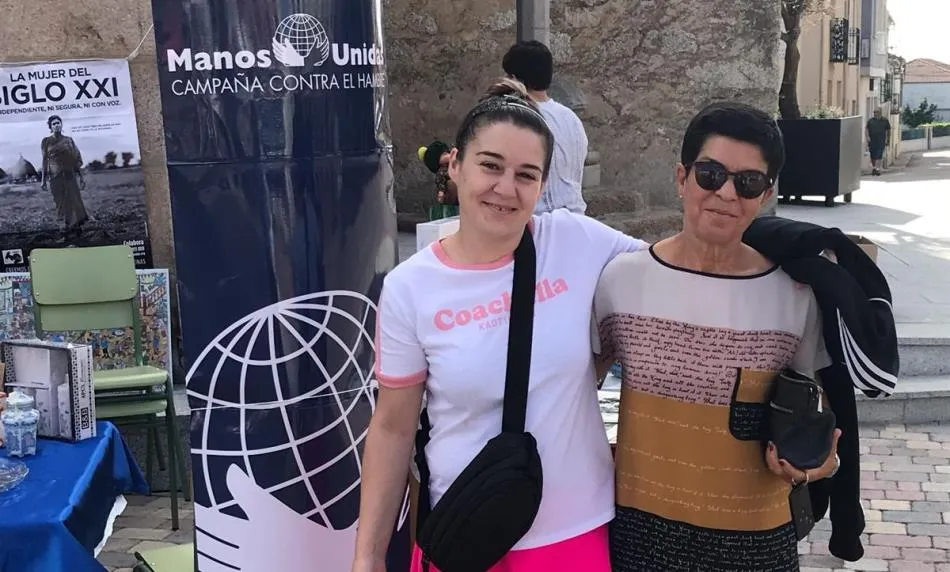 Foto 2 - Recaudados 1.100&euro; en el mercadillo de La Fuente a favor de Manos Unidas  