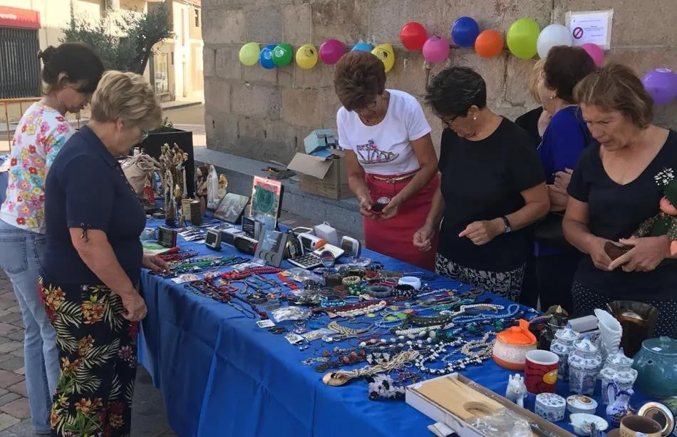 Recaudados 1.100€ en el mercadillo de La Fuente a favor de Manos Unidas  
