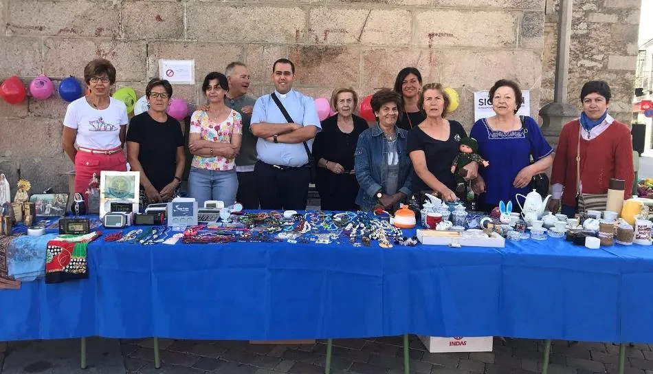 Foto 4 - Recaudados 1.100&euro; en el mercadillo de La Fuente a favor de Manos Unidas  