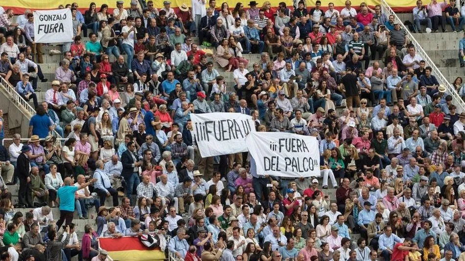 Foto 2 - Con la venia, se&ntilde;or presidente