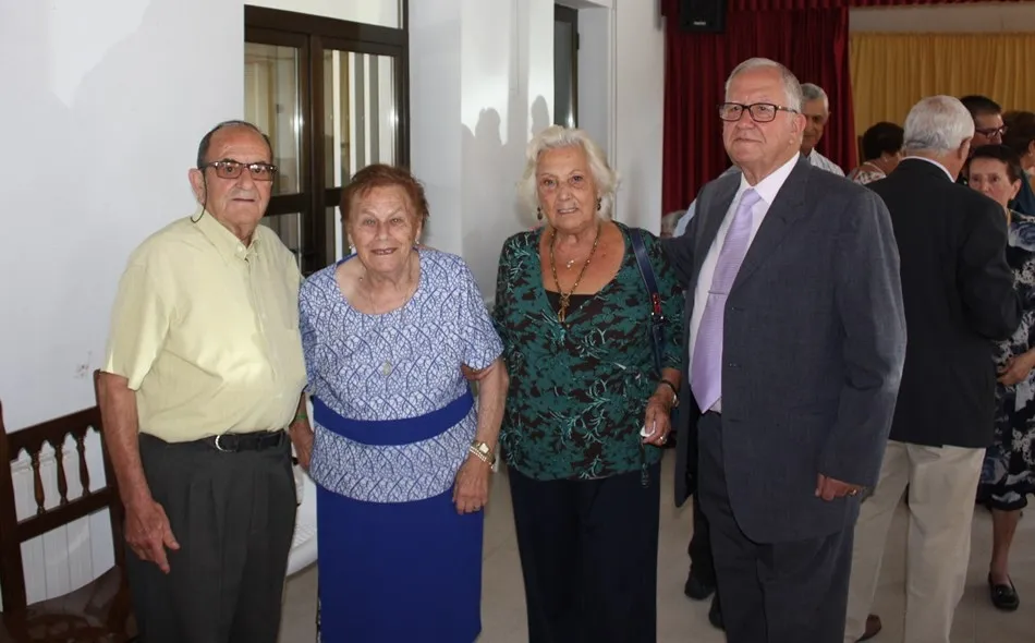 Foto 2 - Los mayores de Mart&iacute;n de Yeltes disfrutan de un d&iacute;a de fiesta  
