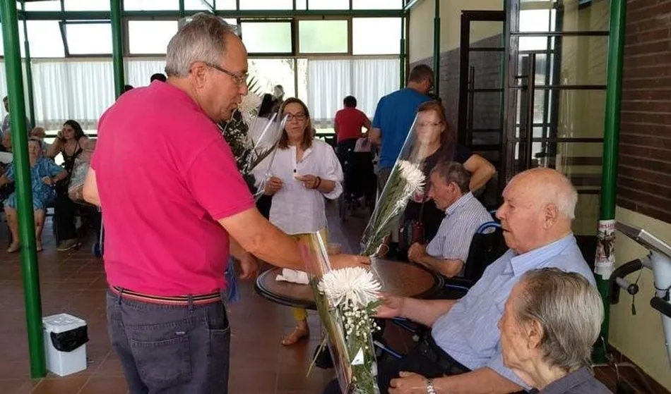 Foto 5 - Arrancan las fiestas en Villarino de los Aires con un &lsquo;dulce&rsquo; homenaje a los mayores de la...