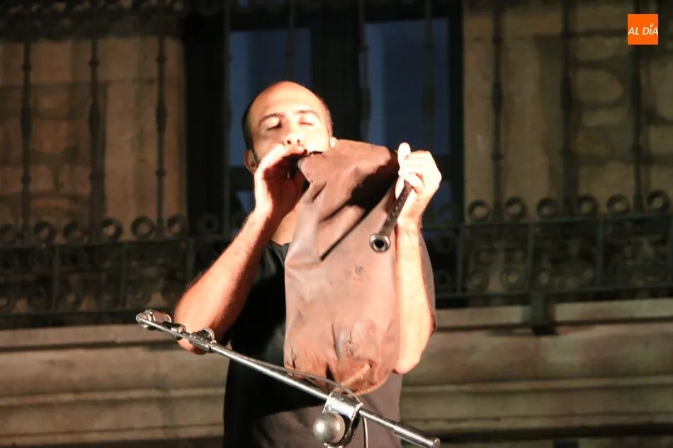 Foto 6 - Mayalde hace cantar bajo una sola voz a la Plaza de Vitigudino  