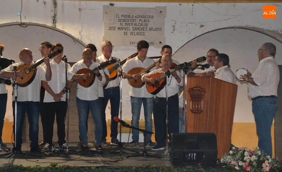 Foto 2 - La v&iacute;spera del Martes Mayor se renueva con una completa velada callejera  