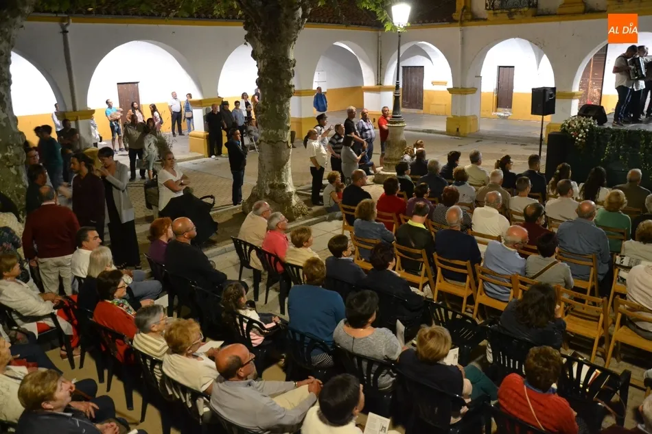 Foto 8 - La v&iacute;spera del Martes Mayor se renueva con una completa velada callejera  