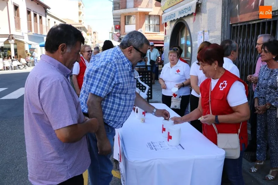 Foto 10 - La Asamblea Comarcal de Cruz Roja en Vitigudino celebra el &lsquo;D&iacute;a de la banderita&rsquo;&nbsp;  