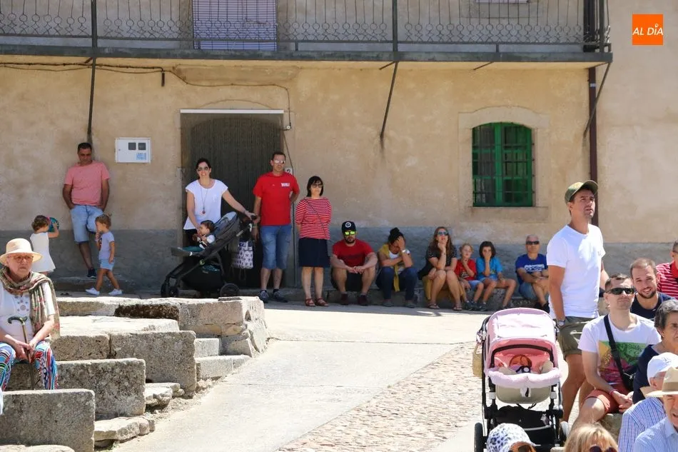 Foto 5 - El pueblo de Monleras se manifiesta a favor de la convivencia en el municipio  